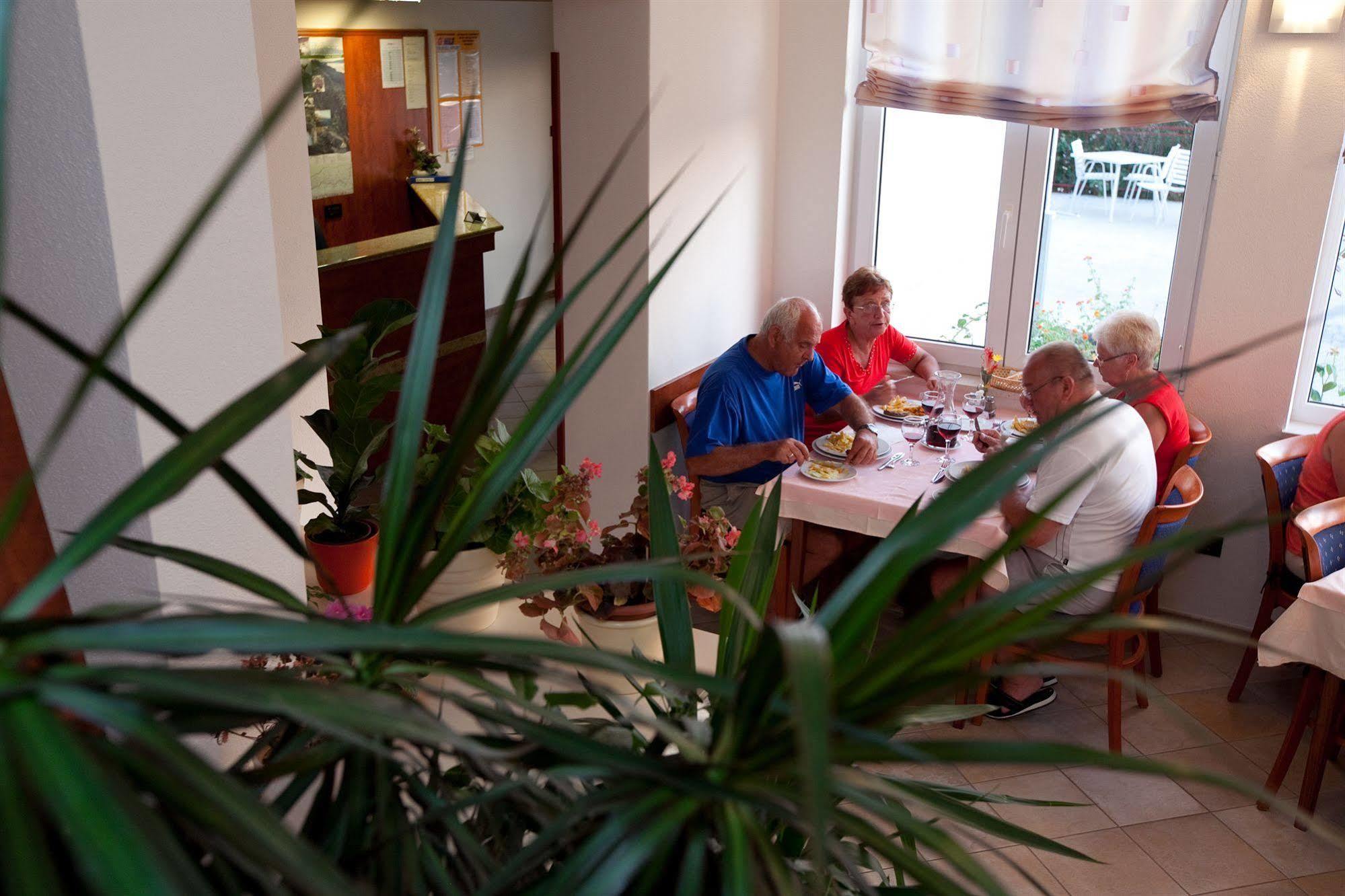 Villa Vinka Tucepi Bagian luar foto