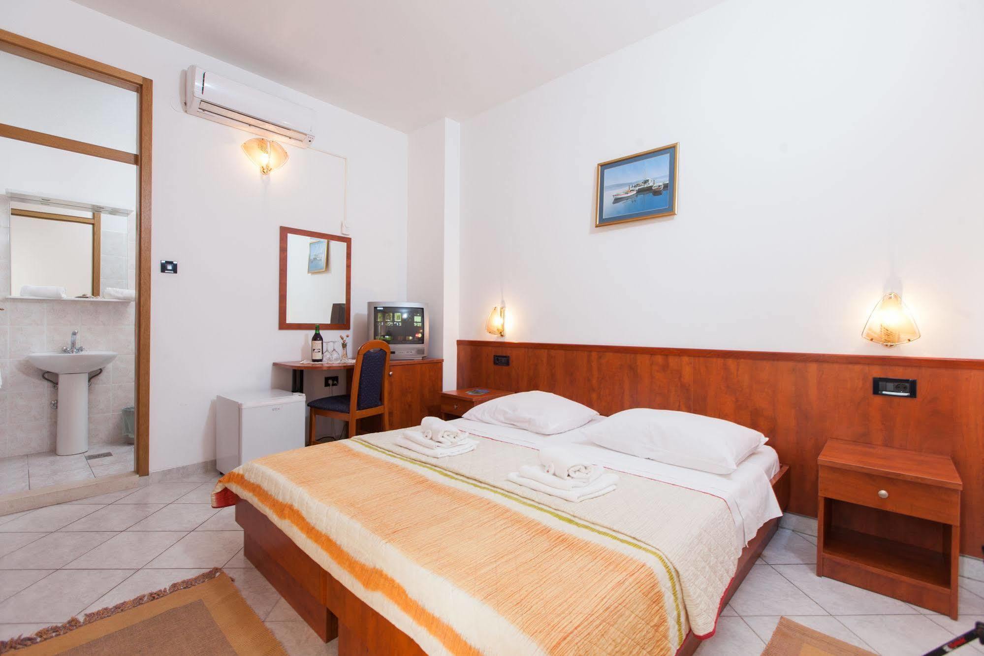 Villa Vinka Tucepi Bagian luar foto